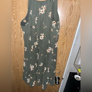 Used 2 twice zipped up from back little tight for it to be medium